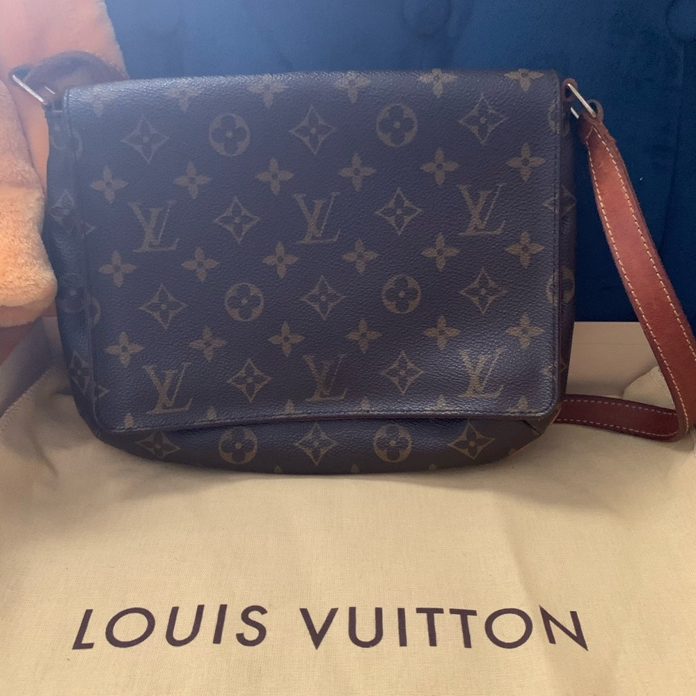 Louis Vuitton purse
